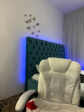  Chlo  e online show from September 12, 12:05 pm