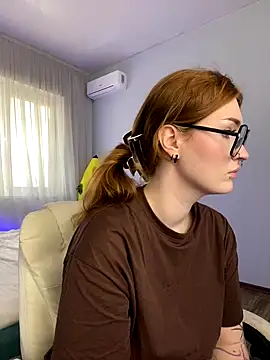  Chlo  e online show from October 3, 10:56 am