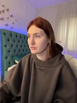  Chlo  e online show from October 19, 10:49 am