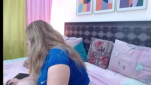 sandra 20 online show from April 28, 10:31 am
