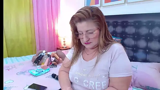 Snapshot of sandra_20 chatting on May 21, 10:44 am sandra 20 online show from May 21, 10:44 am