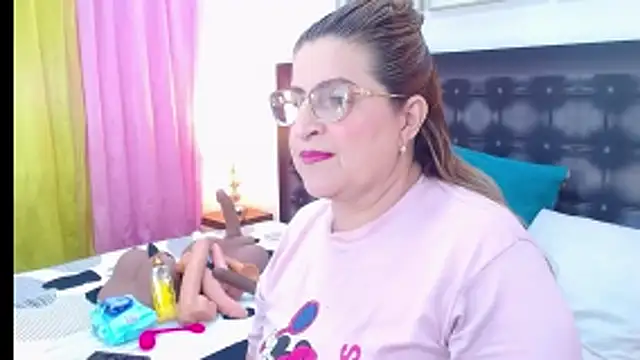 Snapshot of sandra_20 chatting on May 30, 11:07 am sandra 20 online show from May 30, 11:07 am