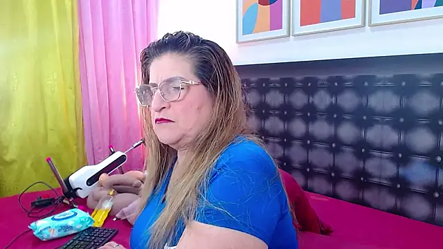 Snapshot of sandra_20 chatting on July 25, 10:13 am sandra 20 online show from July 25, 10:13 am
