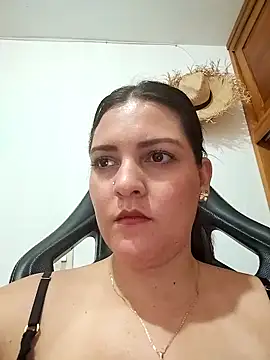 Mia Hampton online show from September 18, 8:11 pm