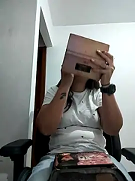 Mia Hampton online show from January 11, 8:25 pm