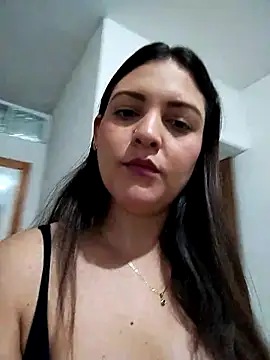 Mia Hampton online show from February 19, 7:10 pm