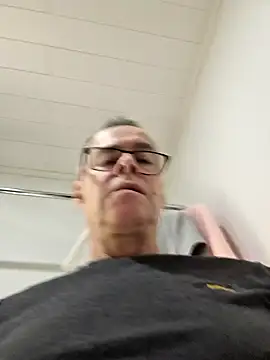 Snapshot of DarrenSullivanSlut chatting on December 2, 7:36 am DarrenSullivanSlut online show from December 2, 7:36 am