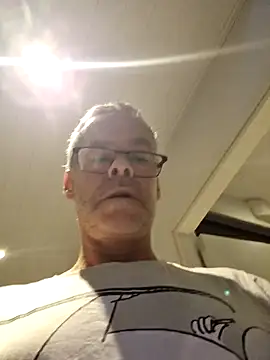 Snapshot of DarrenSullivanSlut chatting on December 12, 10:13 am DarrenSullivanSlut online show from December 12, 10:13 am