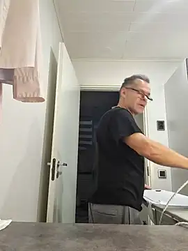 Snapshot of DarrenSullivanSlut chatting on December 16, 8:20 am DarrenSullivanSlut online show from December 16, 8:20 am