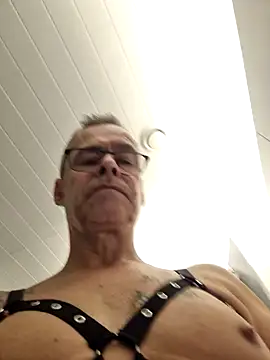 Snapshot of DarrenSullivanSlut chatting on January 2, 5:35 am DarrenSullivanSlut online show from January 2, 5:35 am