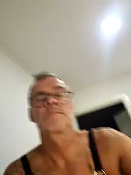 Snapshot of DarrenSullivanSlut chatting on February 3, 7:18 am DarrenSullivanSlut online show from February 3, 7:18 am