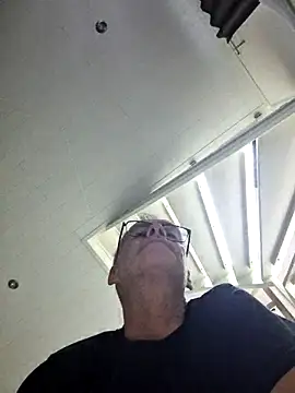 Snapshot of DarrenSullivanSlut chatting on March 18, 8:58 am DarrenSullivanSlut online show from March 18, 8:58 am