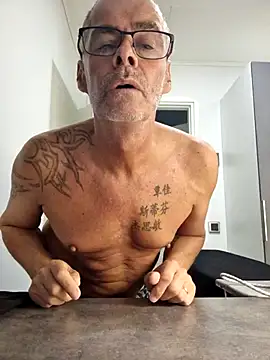 Snapshot of DarrenSullivanSlut chatting on September 17, 10:39 am DarrenSullivanSlut online show from September 17, 10:39 am