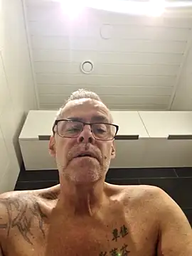 Snapshot of DarrenSullivanSlut chatting on September 18, 6:59 am DarrenSullivanSlut online show from September 18, 6:59 am