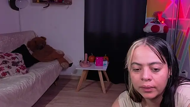 Cuttiealice online show from November 9, 11:41 am