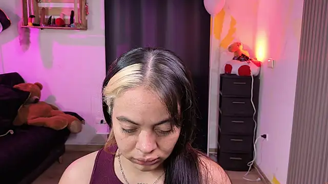 Cuttiealice online show from November 22, 2:05 pm