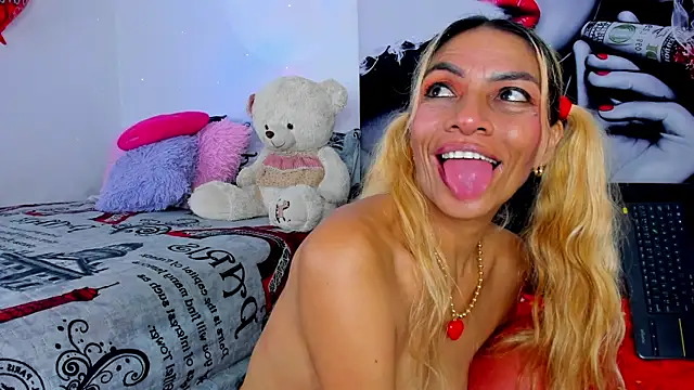 Snapshot of Angeline_focus chatting on November 16, 12:44 pm Angeline focus online show from November 16, 12:44 pm