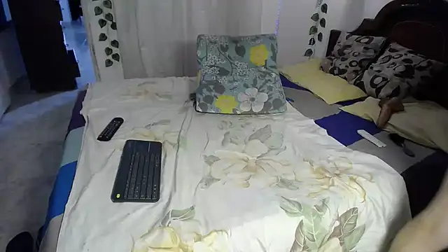 Snapshot of ivonne__hott1 chatting on June 17, 3:13 pm ivonne hott1 online show from June 17, 3:13 pm