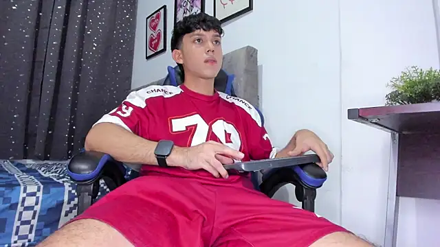 Snapshot of The_skinnyguys chatting on November 17, 10:26 pm The skinnyguys online show from November 17, 10:26 pm