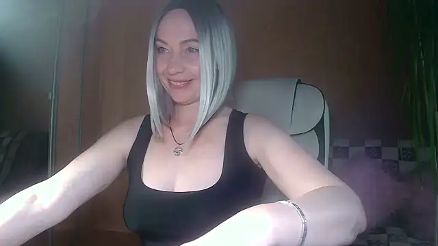 Snapshot of Roxolana_Drim chatting on June 2, 9:33 am Roxolana Drim online show from June 2, 9:33 am