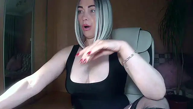 Snapshot of Roxolana_Drim chatting on June 17, 9:56 am Roxolana Drim online show from June 17, 9:56 am