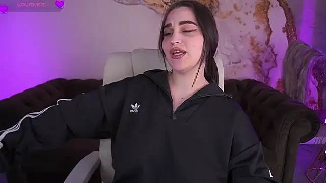 Snapshot of JeysyPotter chatting on February 8, 9:04 pm JeysyPotter online show from February 8, 9:04 pm