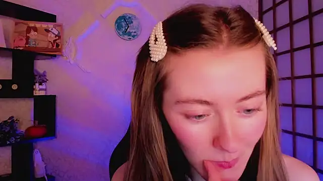 KateCuddle online show from December 12, 5:31 am