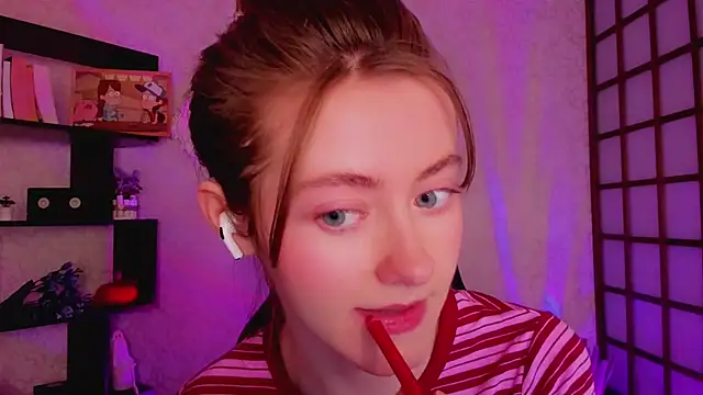 KateCuddle online show from December 13, 2:10 am