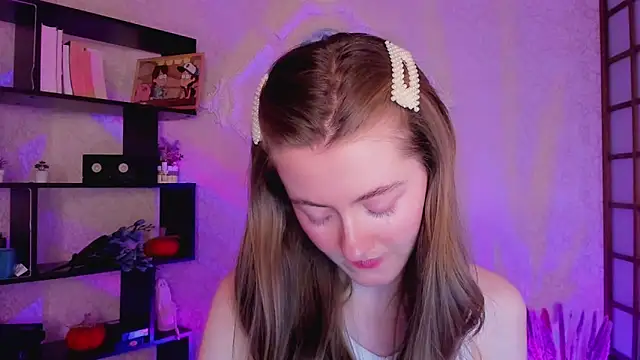 KateCuddle online show from December 17, 7:40 am