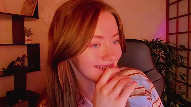 KateCuddle online show from March 12, 5:46 am