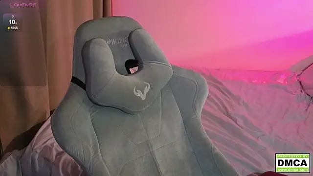 cute thomas online show from October 16, 4:30 pm