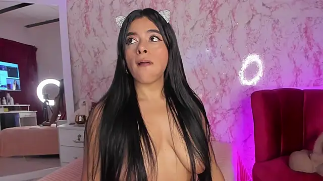 Snapshot of SophiieWilson_ chatting on October 14, 3:40 am SophiieWilson online show from October 14, 3:40 am