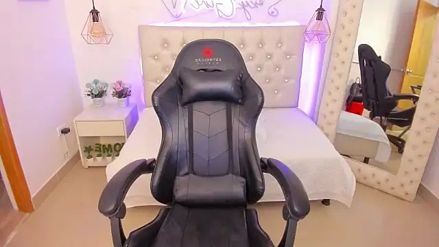 xiomara  cortes online show from February 1, 7:13 pm