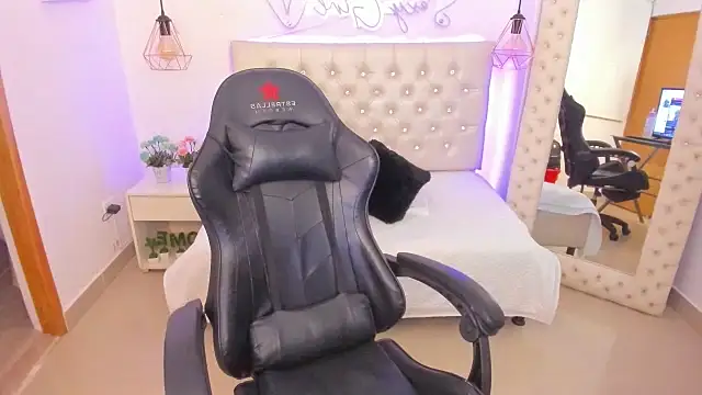 xiomara  cortes online show from February 5, 7:31 pm