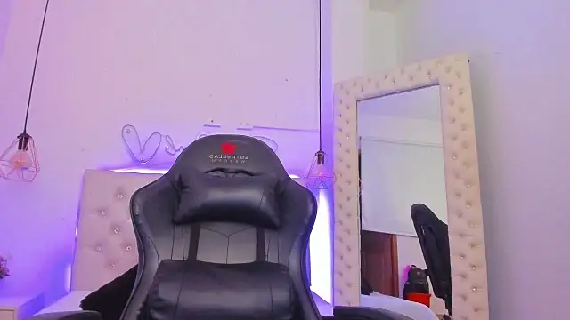 xiomara  cortes online show from March 20, 10:18 pm