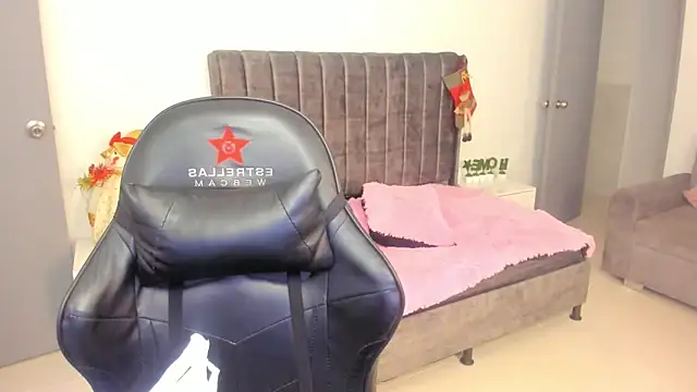 xiomara  cortes online show from December 21, 12:01 pm