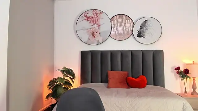 SaharaGarcia   online show from February 20, 1:25 am