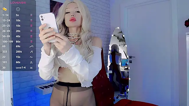 WhiteBunny online show from January 23, 8:04 am