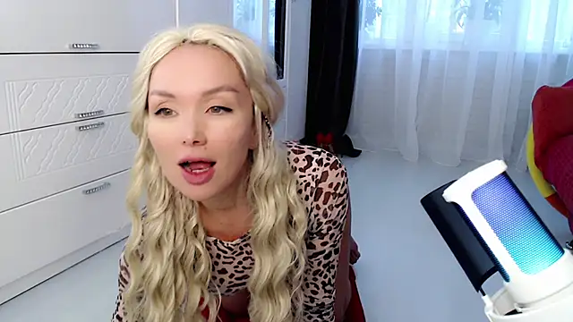 WhiteBunny online show from October 14, 10:38 am