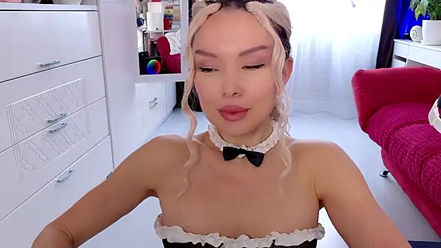 WhiteBunny online show from February 8, 7:12 am