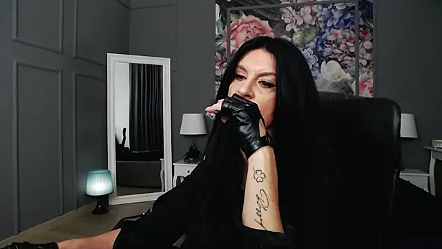 DomMelissaW online show from January 5, 1:13 am