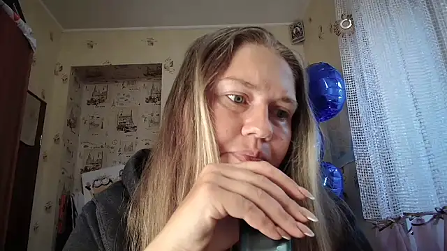Snapshot of dream_alexa chatting on May 16, 2:52 am dream alexa online show from May 16, 2:52 am