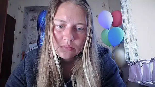 Snapshot of dream_alexa chatting on May 18, 4:07 am dream alexa online show from May 18, 4:07 am