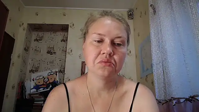 Snapshot of dream_alexa chatting on July 13, 2:03 am dream alexa online show from July 13, 2:03 am