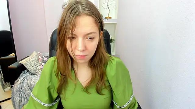 Snapshot of Persephoni chatting on July 12, 5:53 am Persephoni online show from July 12, 5:53 am