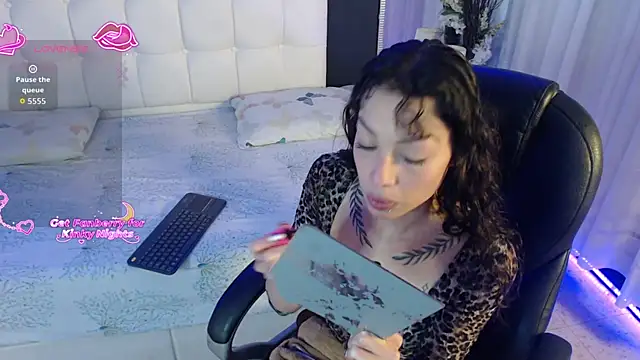 Snapshot of LiaVillalobos chatting on December 16, 2:00 pm LiaVillalobos online show from December 16, 2:00 pm