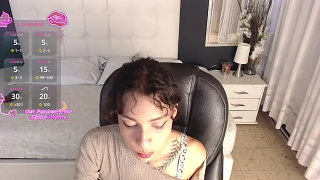 Snapshot of LiaVillalobos chatting on December 17, 2:12 pm LiaVillalobos online show from December 17, 2:12 pm