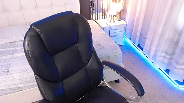 LiaVillalobos online show from January 17, 1:27 pm