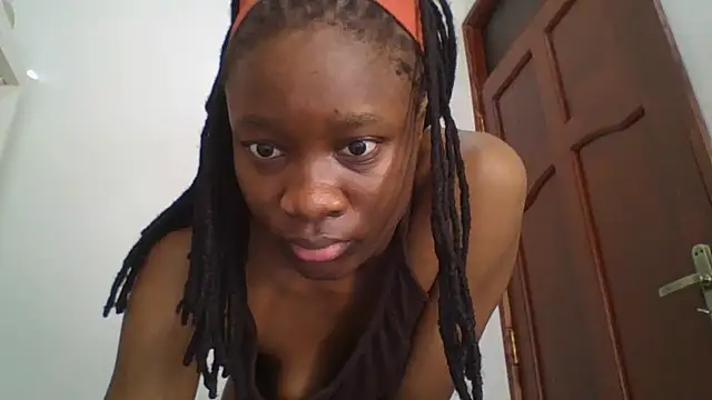 Snapshot of sweet_sassy_ chatting on October 22, 4:24 am sweet sassy online show from October 22, 4:24 am