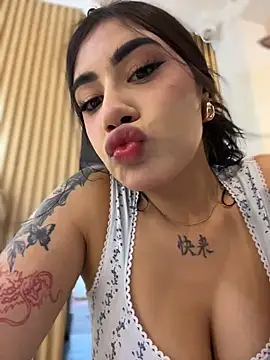 Snapshot of clarachanelricek chatting on December 15, 7:29 pm clarachanelricek online show from December 15, 7:29 pm